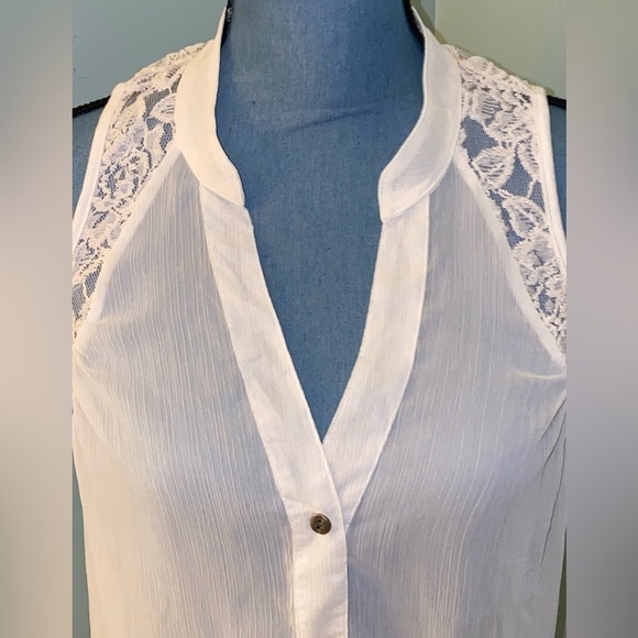 Sleeveless Blouse New With Tags Size Large Beige With A Beautiful Laced Back - Picture 2 of 8